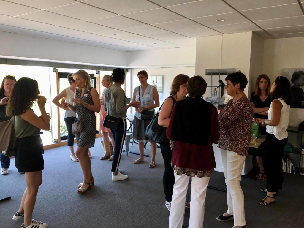 Petit-déjeuner networking